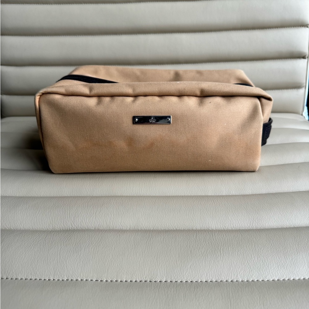 Gucci toiletry bag